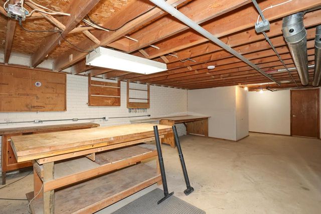 305 E Forest Hill AVENUE, Oak Creek, WI 53154