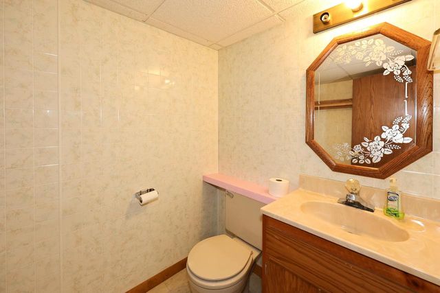 305 E Forest Hill AVENUE, Oak Creek, WI 53154