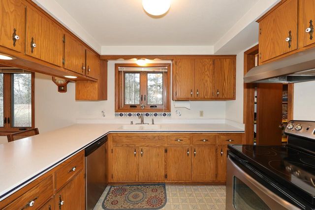 305 E Forest Hill AVENUE, Oak Creek, WI 53154