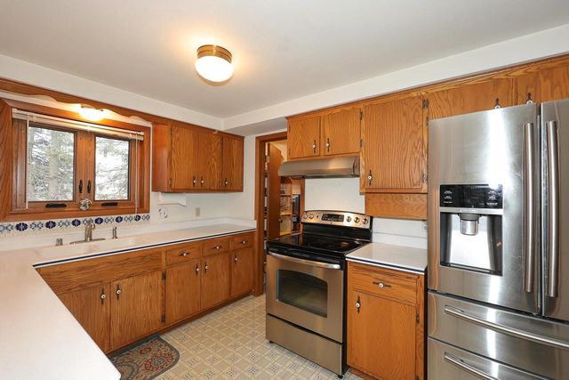 305 E Forest Hill AVENUE, Oak Creek, WI 53154