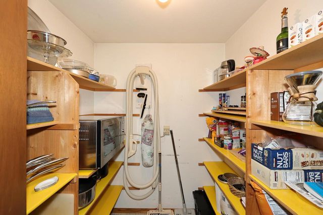 305 E Forest Hill AVENUE, Oak Creek, WI 53154