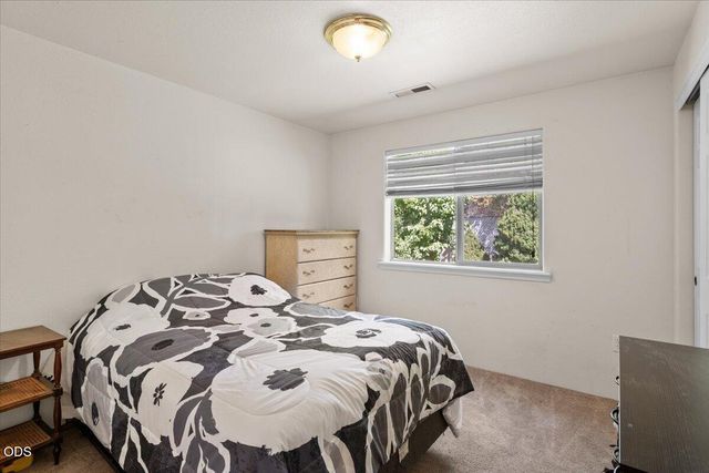 669 Karic Way, Eagle Point, OR 97524