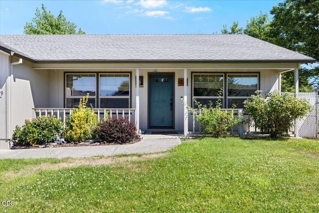 669 Karic Way, Eagle Point, OR 97524