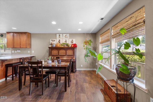 669 Karic Way, Eagle Point, OR 97524