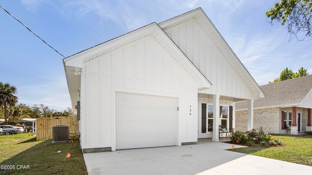 720 School Avenue, Panama City, FL 32401