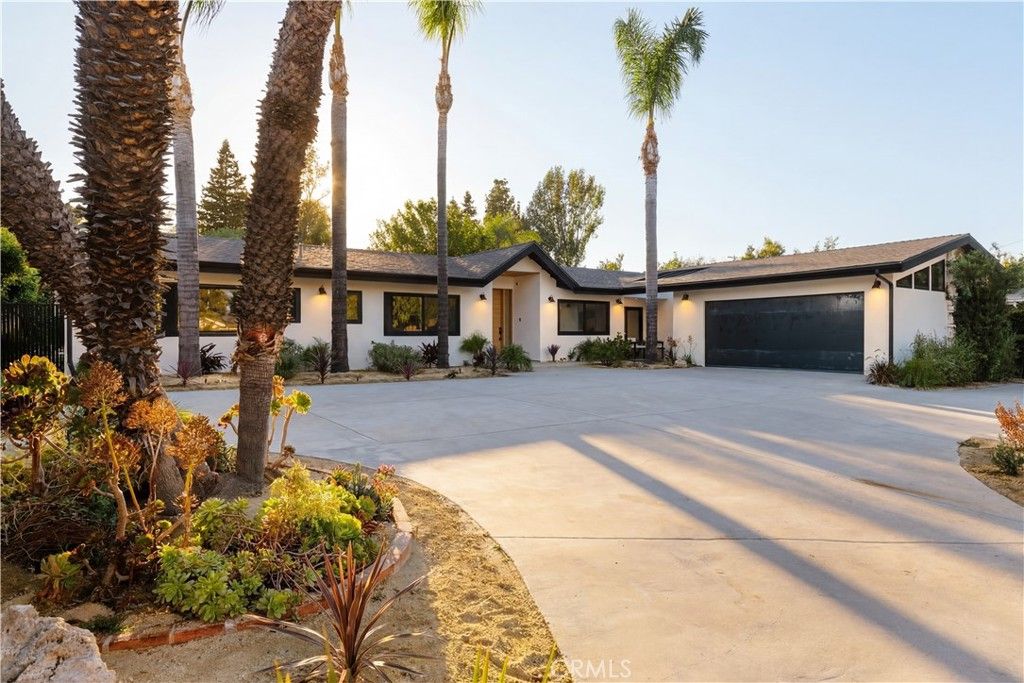 Image 1 of property listing at 5313 Crebs Avenue, Tarzana, CA 91356