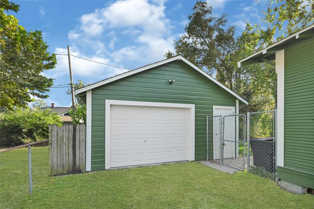 1136 Algregg Street, Houston, TX 77009