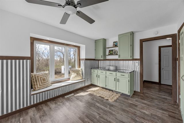 5750 J Street SW, Cedar Rapids, IA 52404