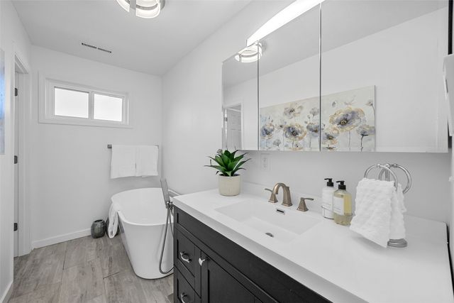 5750 J Street SW, Cedar Rapids, IA 52404