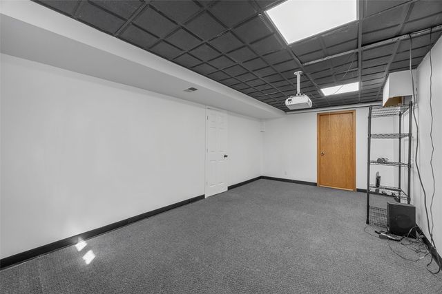 5750 J Street SW, Cedar Rapids, IA 52404