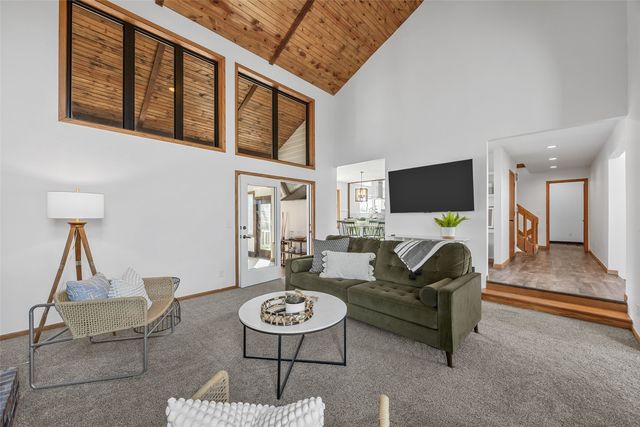 5750 J Street SW, Cedar Rapids, IA 52404