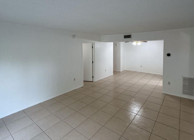 4166 Inverrary Drive 104, Lauderhill, FL 33319