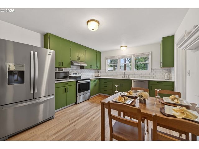 16309 LAKE FOREST Blvd, Lake Oswego, OR 97035