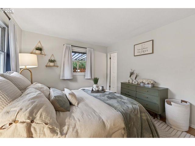 16309 LAKE FOREST Blvd, Lake Oswego, OR 97035