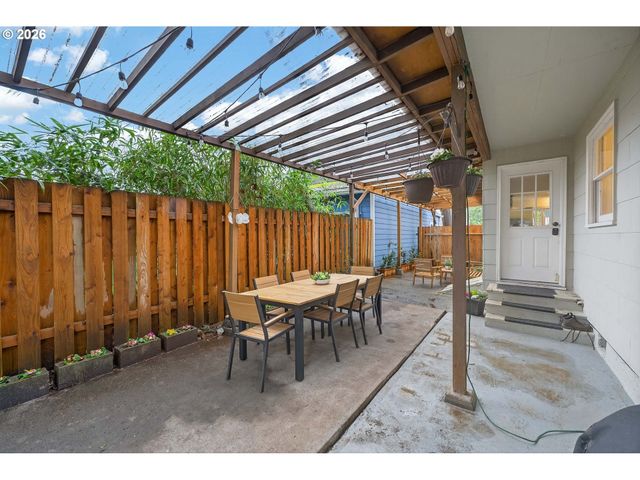 16309 LAKE FOREST Blvd, Lake Oswego, OR 97035