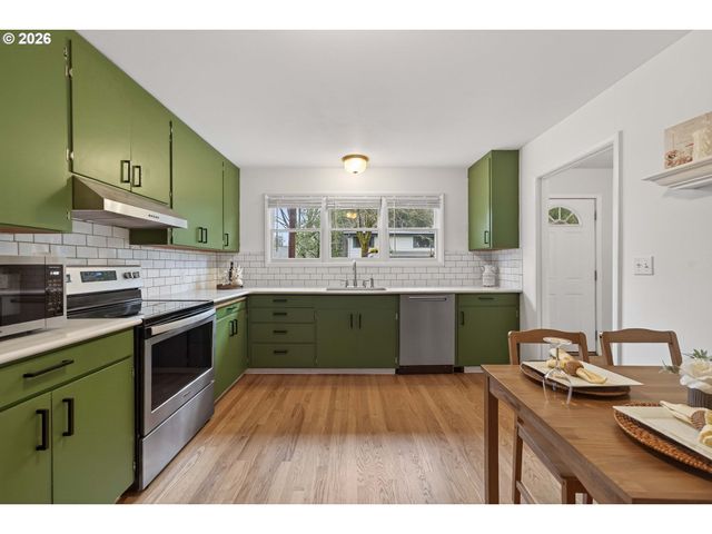 16309 LAKE FOREST Blvd, Lake Oswego, OR 97035