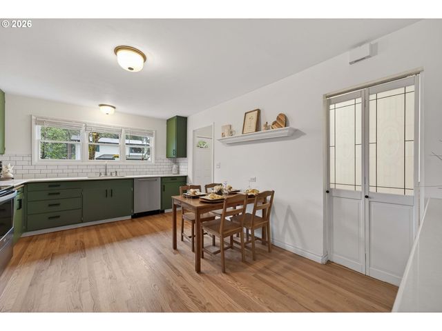 16309 LAKE FOREST Blvd, Lake Oswego, OR 97035