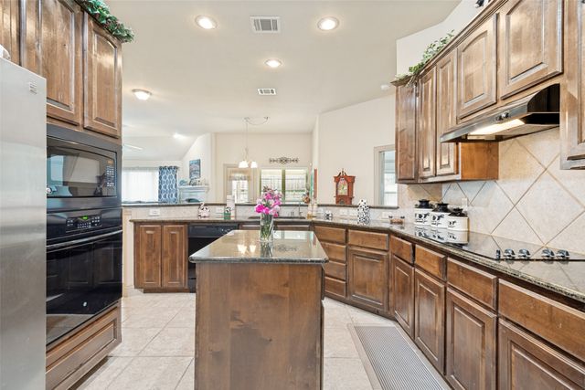 157 Charleston Lane, Fate, TX 75189