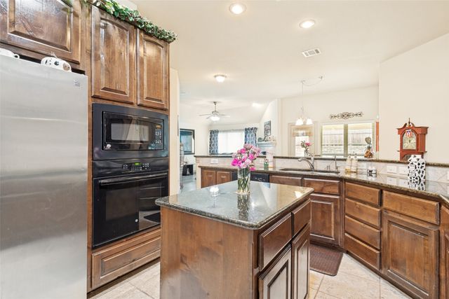 157 Charleston Lane, Fate, TX 75189