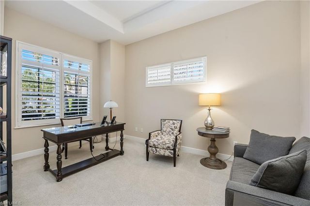 5596 Hammock Isles DR, Naples, FL 34119