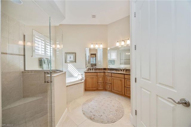 5596 Hammock Isles DR, Naples, FL 34119