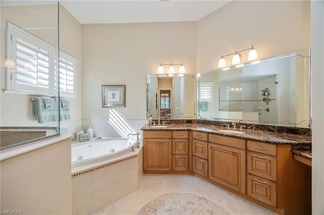 5596 Hammock Isles DR, Naples, FL 34119