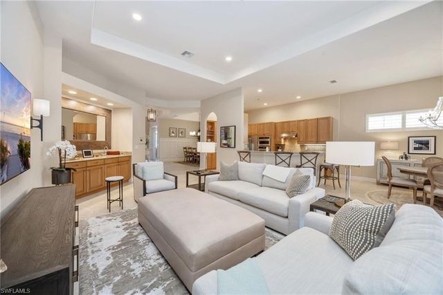 5596 Hammock Isles DR, Naples, FL 34119