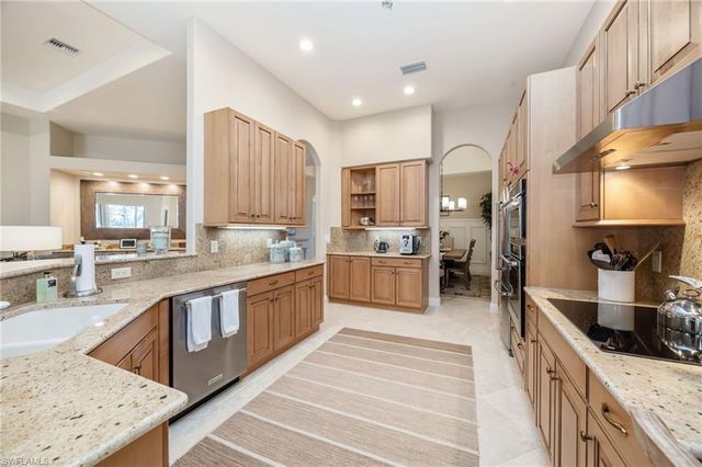 5596 Hammock Isles DR, Naples, FL 34119