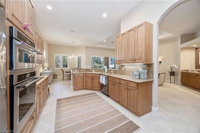 5596 Hammock Isles DR, Naples, FL 34119