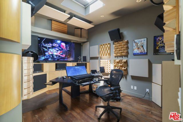 6401 Tahoe Drive, Los Angeles, CA 90068