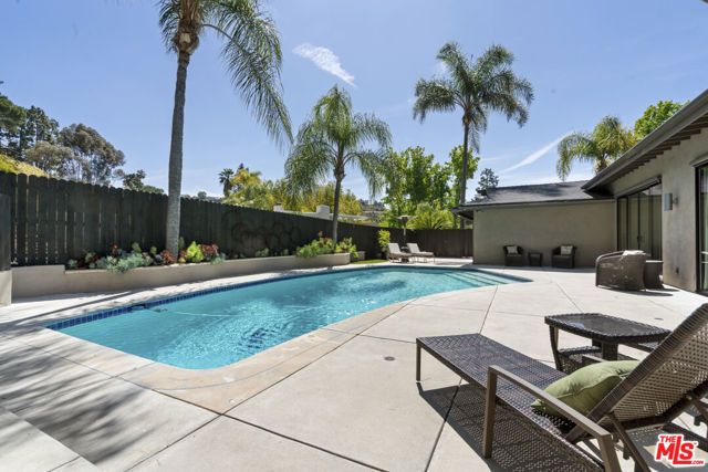 6401 Tahoe Drive, Los Angeles, CA 90068