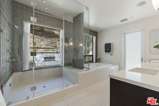 6401 Tahoe Drive, Los Angeles, CA 90068