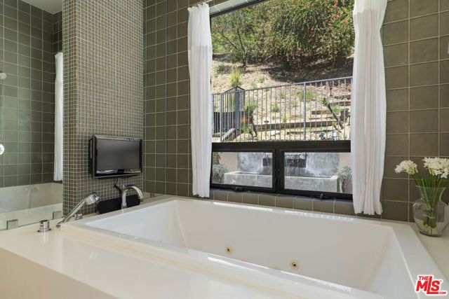 6401 Tahoe Drive, Los Angeles, CA 90068