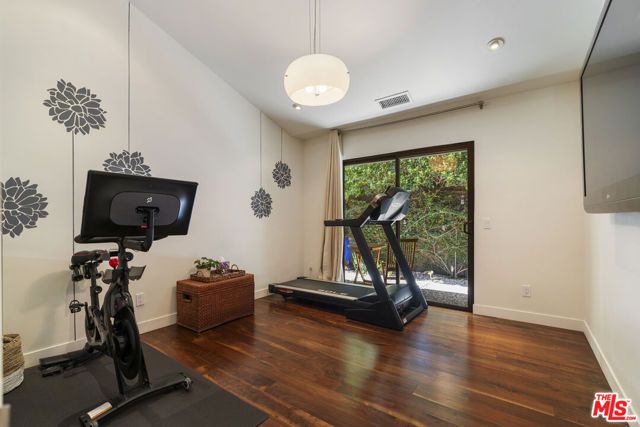 6401 Tahoe Drive, Los Angeles, CA 90068