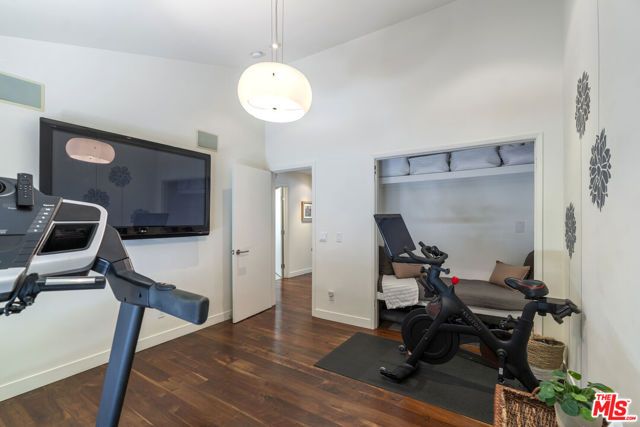 6401 Tahoe Drive, Los Angeles, CA 90068