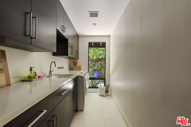 6401 Tahoe Drive, Los Angeles, CA 90068