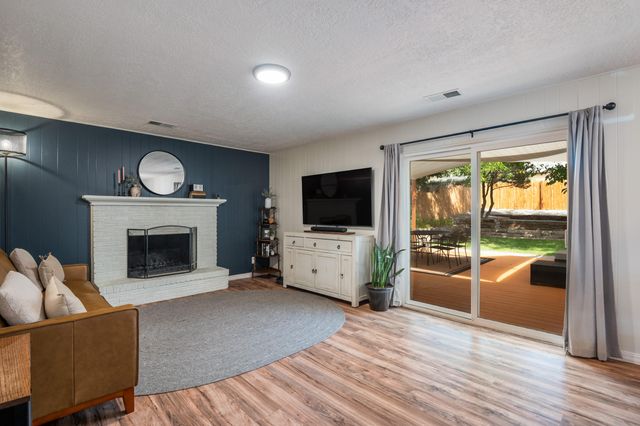 1132 LANDMAN Drive NE, Albuquerque, NM 87112