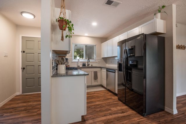 1132 LANDMAN Drive NE, Albuquerque, NM 87112