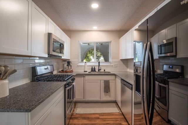 1132 LANDMAN Drive NE, Albuquerque, NM 87112