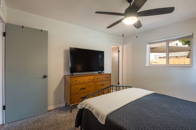 1132 LANDMAN Drive NE, Albuquerque, NM 87112