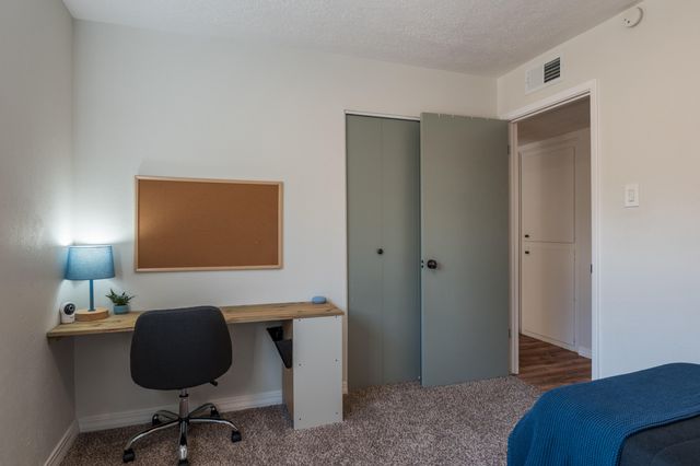 1132 LANDMAN Drive NE, Albuquerque, NM 87112