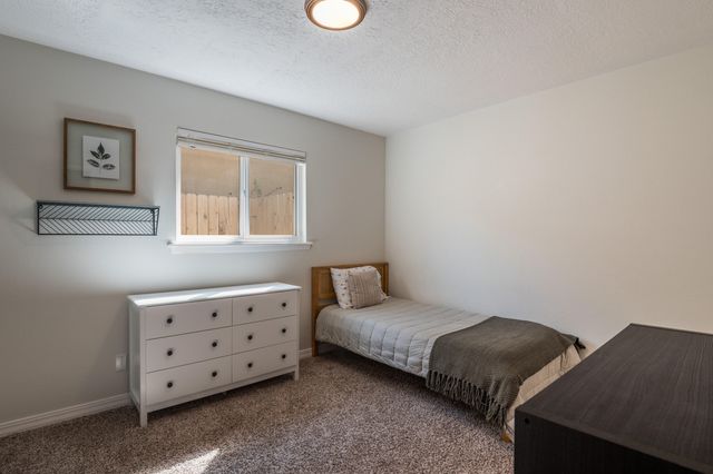 1132 LANDMAN Drive NE, Albuquerque, NM 87112