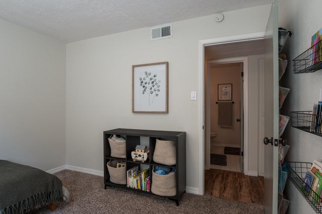 1132 LANDMAN Drive NE, Albuquerque, NM 87112