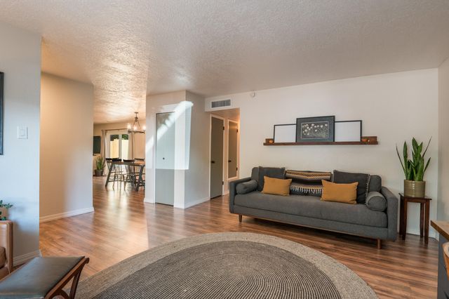 1132 LANDMAN Drive NE, Albuquerque, NM 87112