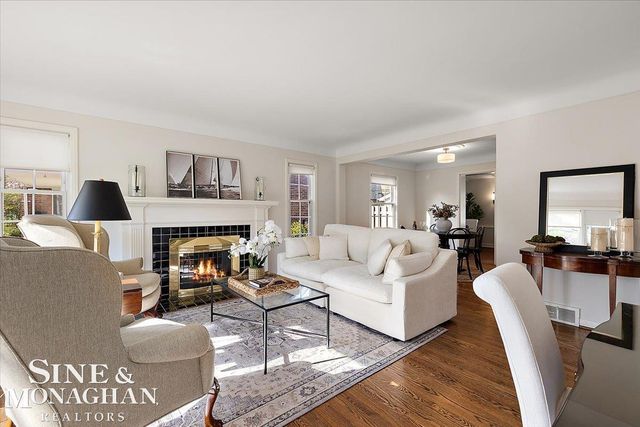 1044 Somerset Avenue, Grosse Pointe Park, MI 48230
