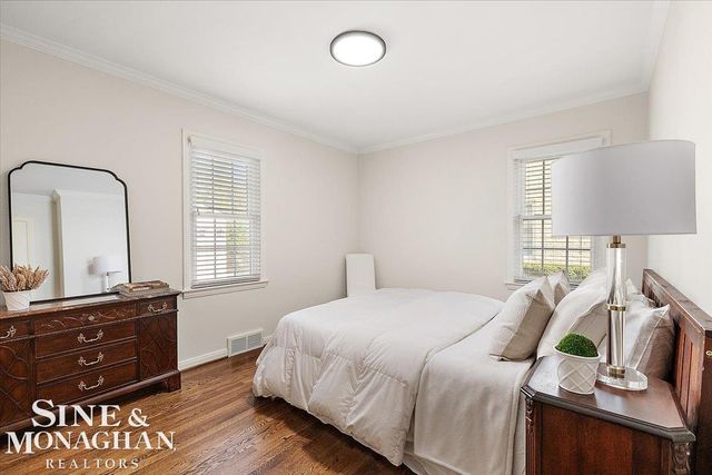 1044 Somerset Avenue, Grosse Pointe Park, MI 48230