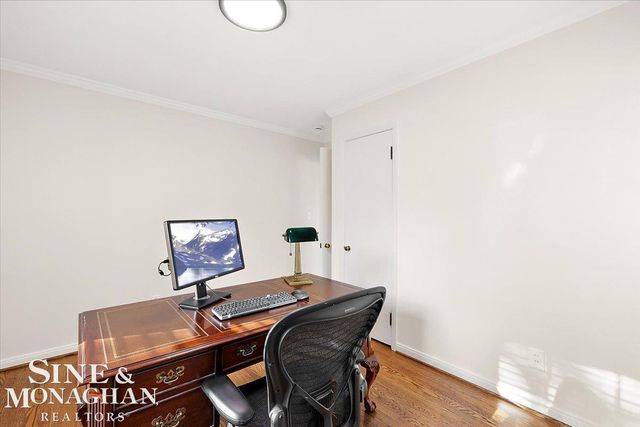 1044 Somerset Avenue, Grosse Pointe Park, MI 48230