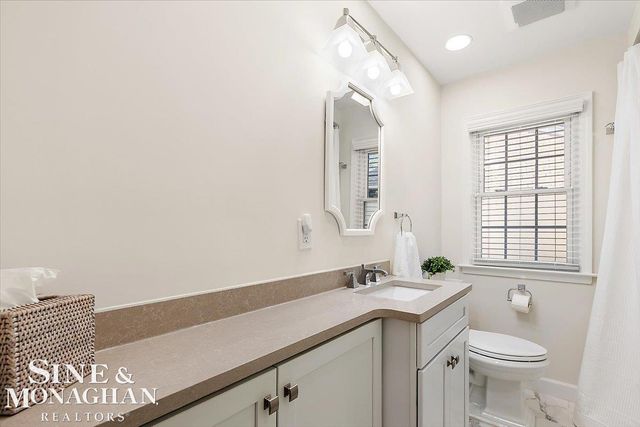 1044 Somerset Avenue, Grosse Pointe Park, MI 48230