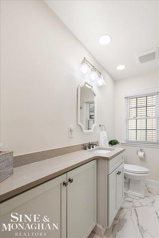 1044 Somerset Avenue, Grosse Pointe Park, MI 48230