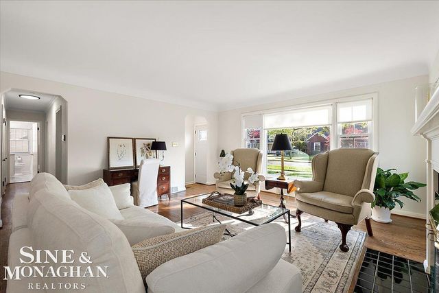 1044 Somerset Avenue, Grosse Pointe Park, MI 48230